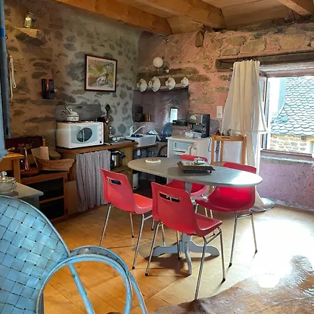 En Pierre Sur Le Chemin De St Jacques De Compostelle Saint-Chély-dʼAubrac